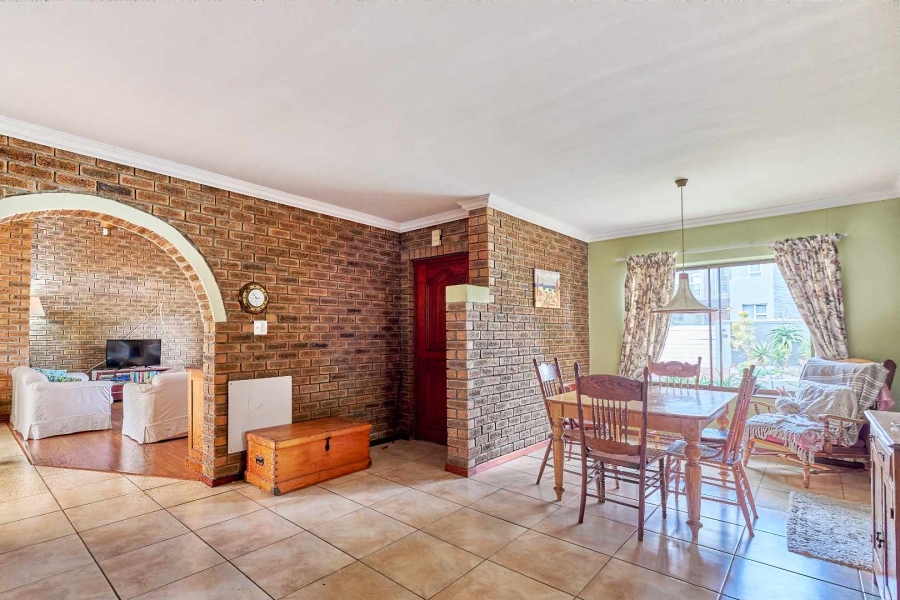 5 Bedroom Property for Sale in Flamingo Vlei Western Cape